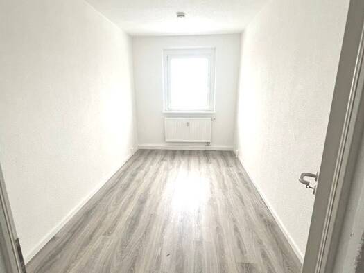 Wohnung zur Miete 425 € 3 Zimmer 68 m² 3. Geschoss frei ab sofort Neue Platekaer Straße 10 Borna Borna 04552