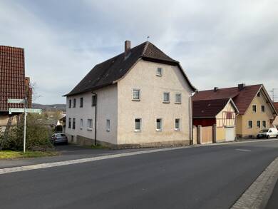 Haus zum Kauf 179.000 € 8 Zimmer 231,9 m² 560 m² Grundstück frei ab sofort Trappstadt Trappstadt 97633