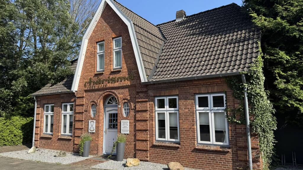 Haus zum Kauf 339.000 € 6,5 Zimmer 96,7 m² 492 m² Grundstück Niebüll 25899
