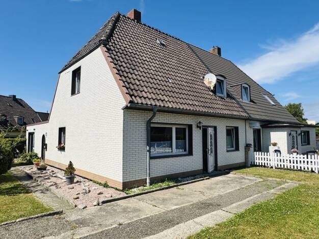Doppelhaushälfte zum Kauf 198.000 € 5 Zimmer 94 m² 846 m² Grundstück Dranske 18556
