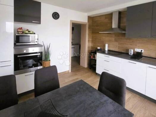 Haus zur Miete 200 € 5 Zimmer 143 m² Buzovec, Cakovec Čakovec