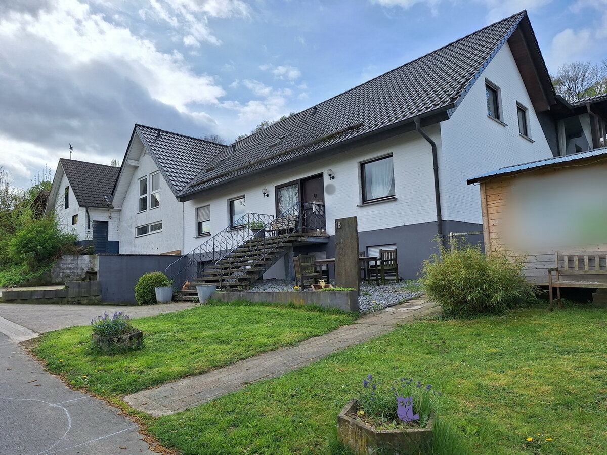 Mehrfamilienhaus zum Kauf 549.000 € 6 Zimmer 310 m²<br/>Wohnfläche 1.840 m²<br/>Grundstück ab sofort<br/>Verfügbarkeit Merlsheim Nieheim / Merlsheim 33039