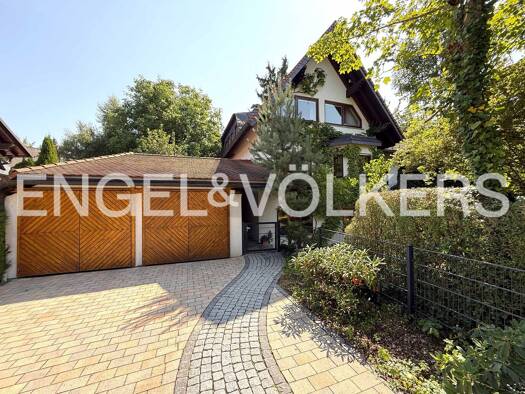 Einfamilienhaus zum Kauf 598.000 € 8 Zimmer 217 m² 1.022 m² Grundstück Dorfweil Schmitten im Taunus 61389