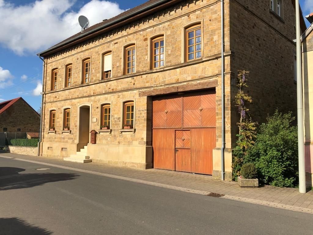 Einfamilienhaus zur Versteigerung als Kapitalanlage geeignet 440.000 € 8 Zimmer 215 m²<br/>Wohnfläche 2.750 m²<br/>Grundstück Hackenheim Hackenheim 55546