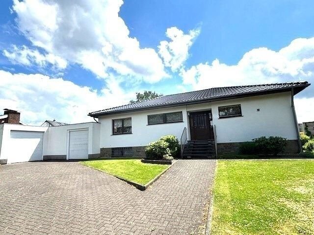 Bungalow zum Kauf 525.000 € 8 Zimmer 180 m²<br/>Wohnfläche 1.179 m²<br/>Grundstück ab sofort<br/>Verfügbarkeit Merkstein Herzogenrath 52134