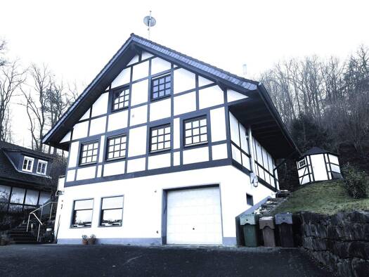 Einfamilienhaus zum Kauf 349.000 € 4 Zimmer 152 m² 1.368 m² Grundstück Wiehl 51674