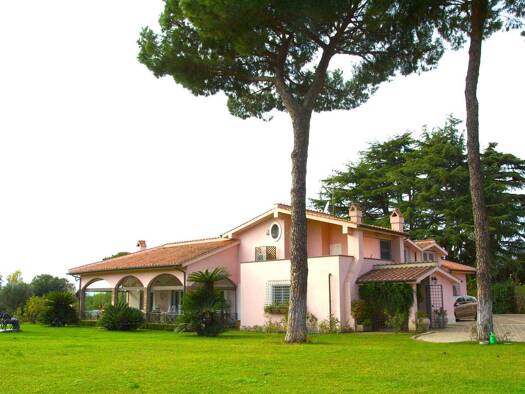 Herrenhaus zum Kauf 12 Zimmer 1.020 m² 35.000 m² Grundstück Via Appia Antica  200  00179 Roma RM  Italy Rome 00179
