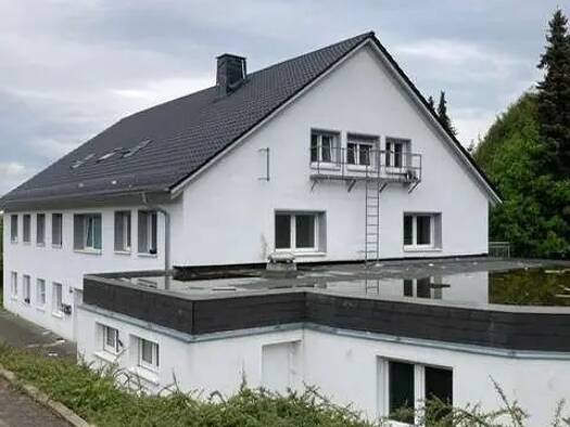 Mehrfamilienhaus zum Kauf 1.050.000 € 28 Zimmer 870 m² 2.518 m² Grundstück Schönbach Herborn 35745