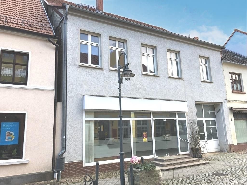 Mehrfamilienhaus zum Kauf 130.000 € 6 Zimmer 141,3 m²<br/>Wohnfläche 1.113 m²<br/>Grundstück Stavenhagen, Reuterstadt Stavenhagen 17153