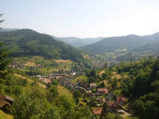 Wohnung zur Miete 900 € 3 Zimmer 87 m² Geschoss EG/2 Ortsgebiet Ottenhöfen im Schwarzwald 77883