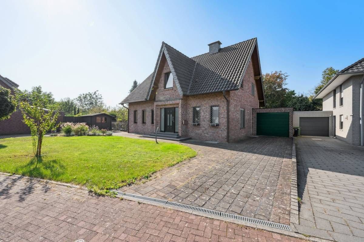 Einfamilienhaus zum Kauf 895.000 € 5 Zimmer 166 m²<br/>Wohnfläche 990 m²<br/>Grundstück Nievenheim Dormagen / Nievenheim 41542