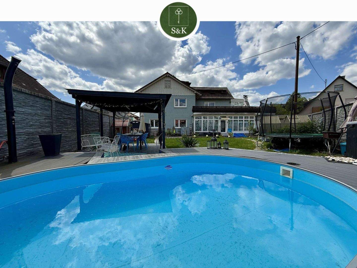 Immobilie in Zell am Harmersbach - Ihr neues Zuhause im Schwarzwald: Lichtdurchflutetes Einfamilienhaus mit Gartenidylle - Bild 1