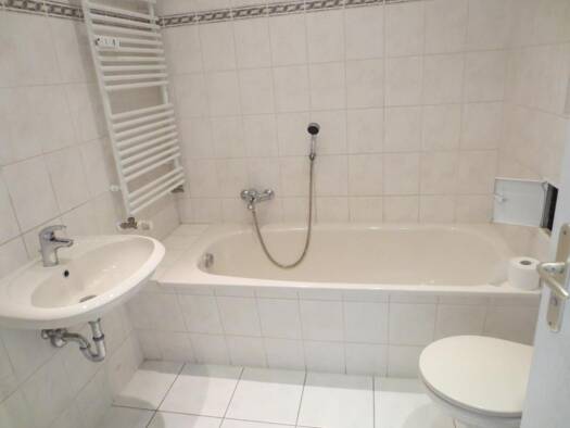 Wohnung zum Kauf 80.000 € 3 Zimmer 67,6 m² Südvorstadt Plauen 08527