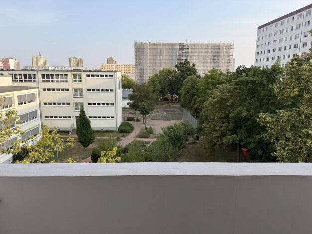 Wohnung zur Miete 349 € 3 Zimmer 57 m² 4. Geschoss frei ab 01.10.2026 Lise-Meitner-Straße 49 Nördliche Neustadt West 06122