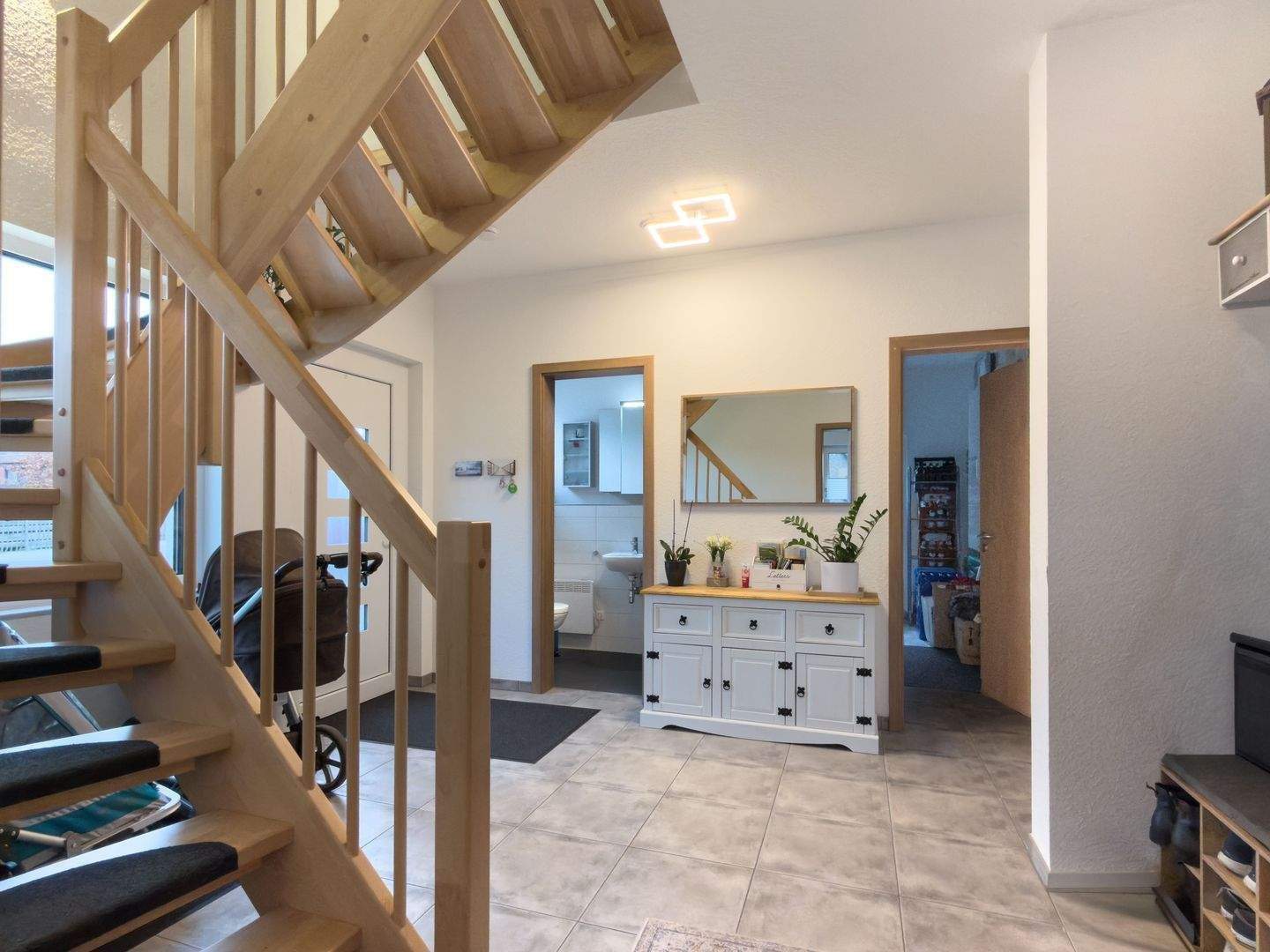 Immobilie in Lindau (Bodensee) - Einziehen statt bauen Neuwertiges Zuhause mit moderner Energieeffizienz und Platz für die Familie - Bild 2