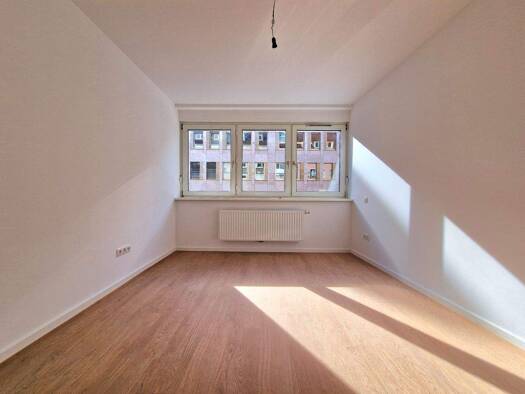 Wohnung zur Miete 640 € 2 Zimmer 45,6 m² 3. Geschoss Lorenzer Str. 15 Lorenz Nürnberg 90402