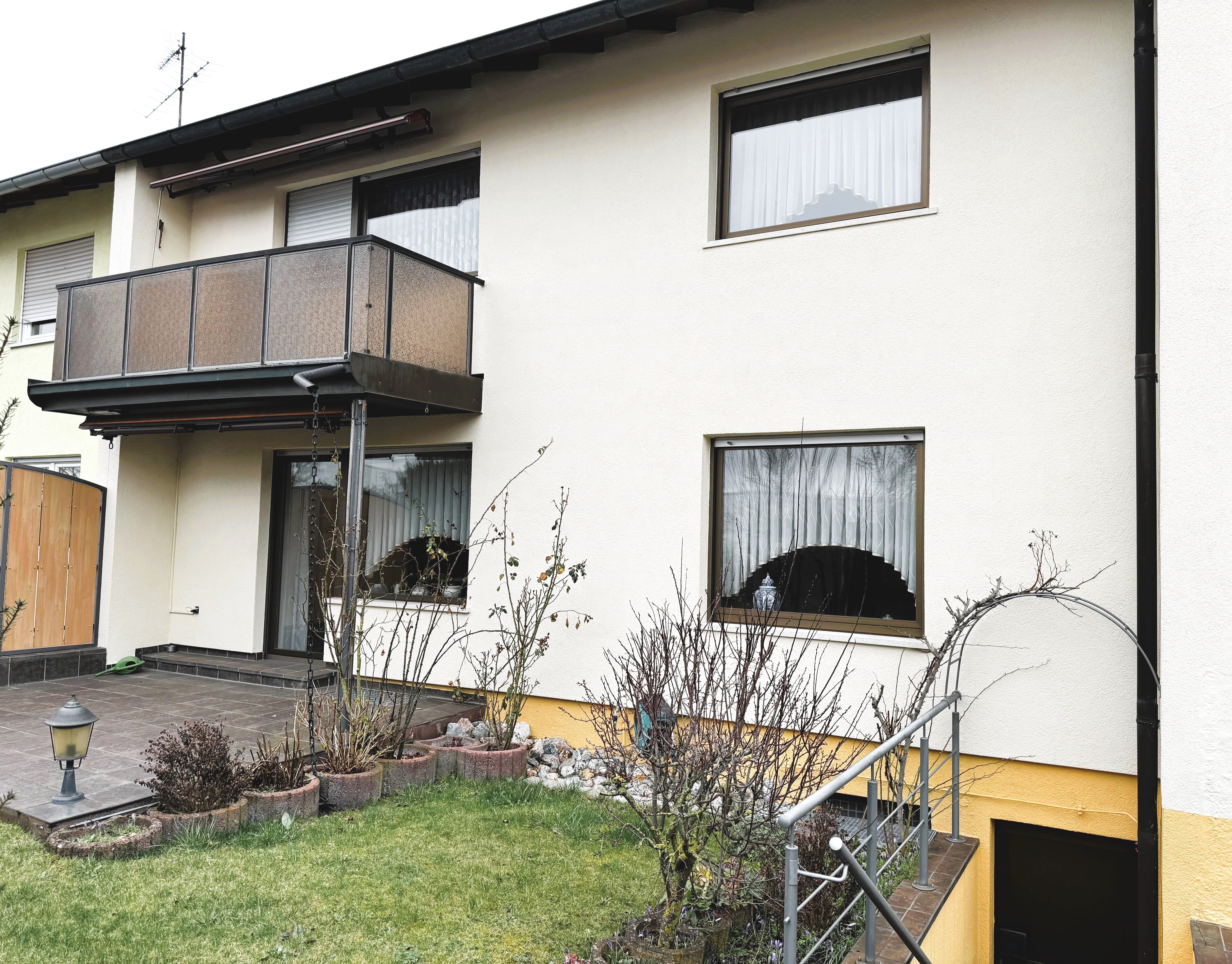 Reihenmittelhaus zum Kauf 419.000 € 6 Zimmer 124 m²<br/>Wohnfläche 180 m²<br/>Grundstück ab sofort<br/>Verfügbarkeit Cadolzburg Cadolzburg 90556