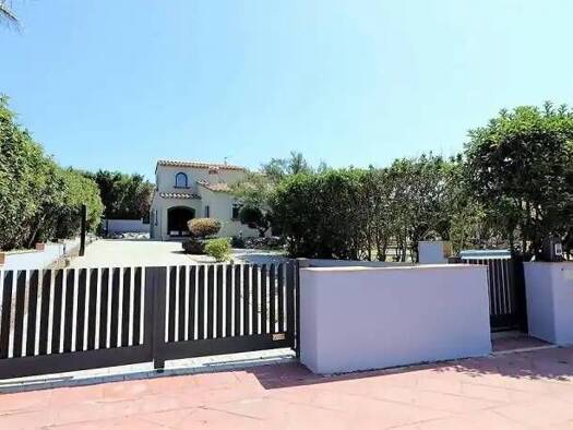 Chalet zum Kauf 950.000 € 4 Zimmer 222 m² Carrer Mig 4, 4 Peralada 17491