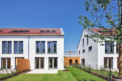 Reihenendhaus zur Miete - Erstbezug 3.923 € 4 Zimmer 137,6 m² 256 m² Grundstück Lohwiesenweg 12 Unterföhring 85774