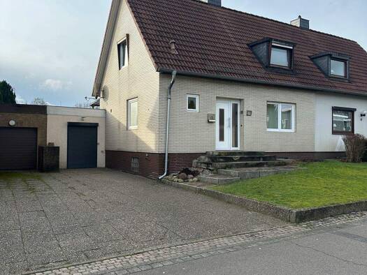 Doppelhaushälfte zum Kauf 255.000 € 4 Zimmer 72 m² 623 m² Grundstück Faldera Neumünster 24537