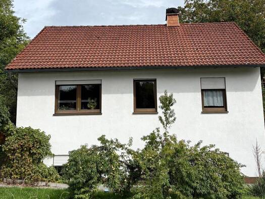 Einfamilienhaus zur Miete 1.200 € 4 Zimmer 120 m² 1.100 m² Grundstück frei ab 01.12.2026 Dr.-Hans-Berger-Straße 23 Coburg Coburg 96450