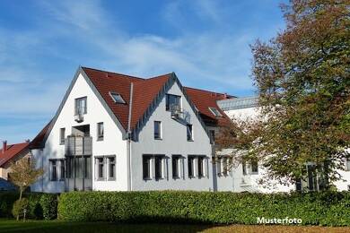 Mehrfamilienhaus zur Zwangsversteigerung 1.240.000 € 1 Zimmer 1 m² 9.258 m² Grundstück Mellenthin Mellenthin 17429