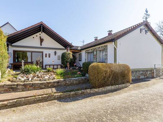 Mehrfamilienhaus zum Kauf als Kapitalanlage geeignet 585.000 € 10 Zimmer 225 m² 673 m² Grundstück Rüsselsheim / Bauschheim 65428