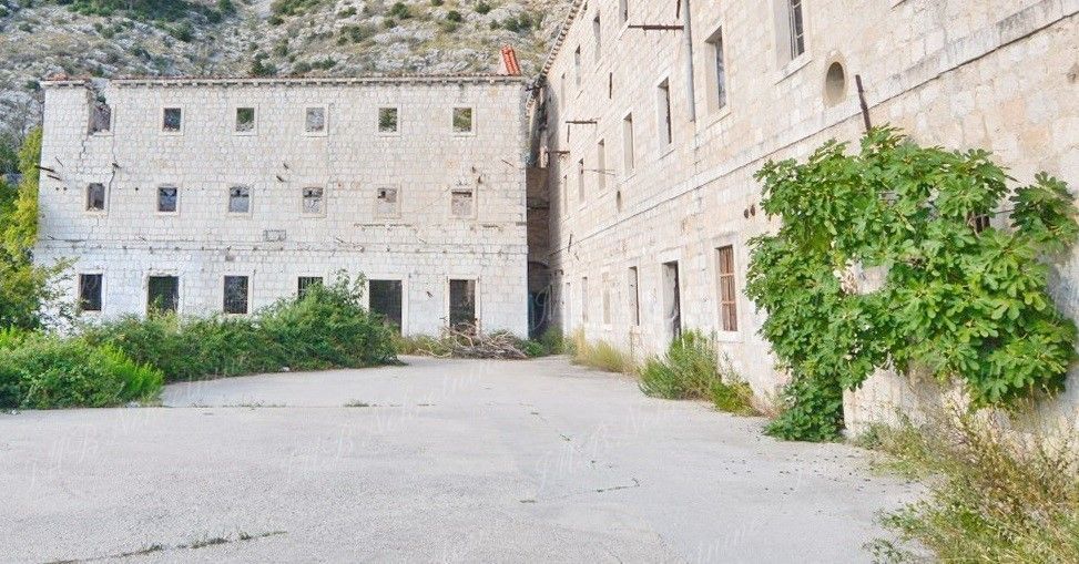 Haus zum Kauf 1.000 € 1.400 m²<br/>Wohnfläche Dubrovnik 20000