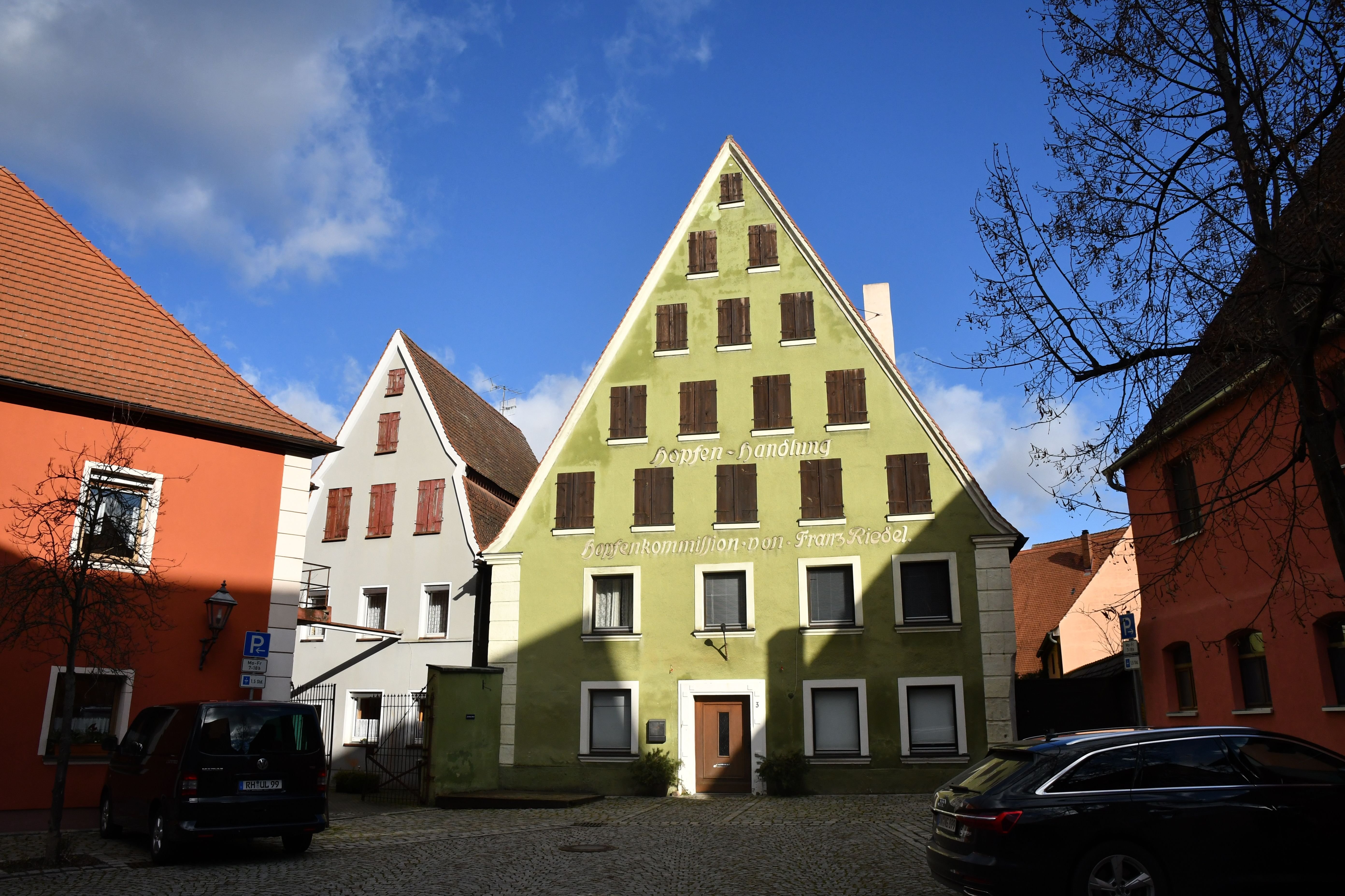 Mehrfamilienhaus zum Kauf provisionsfrei als Kapitalanlage geeignet 248.000 € 12 Zimmer 262 m²<br/>Wohnfläche 248,8 m²<br/>Grundstück Josefsplatz 3 Spalt Spalt 91174