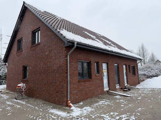 Doppelhaushälfte zur Miete - Erstbezug 1.210 € 5 Zimmer 110 m² 250 m² Grundstück frei ab 01.05.2026 Ostrhauderfehn 26842