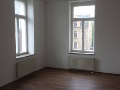 Studio zur Miete 390 € 3 Zimmer 88,9 m² 2. Geschoss frei ab 15.08.2025 Pausaer Straße 80 Haselbrunn Plauen 08525