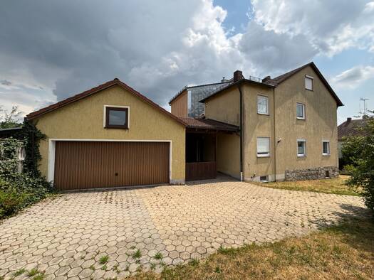 Doppelhaushälfte zum Kauf 119.000 € 5 Zimmer 102 m² 413 m² Grundstück Konnersreuth 95692