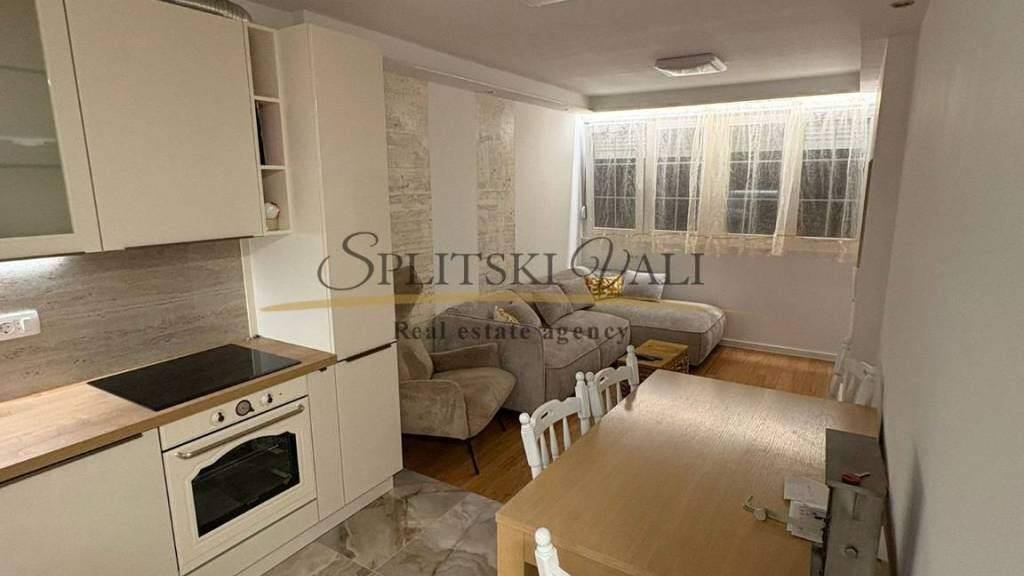 Wohnung zur Miete 1.100 € 50 m² Split