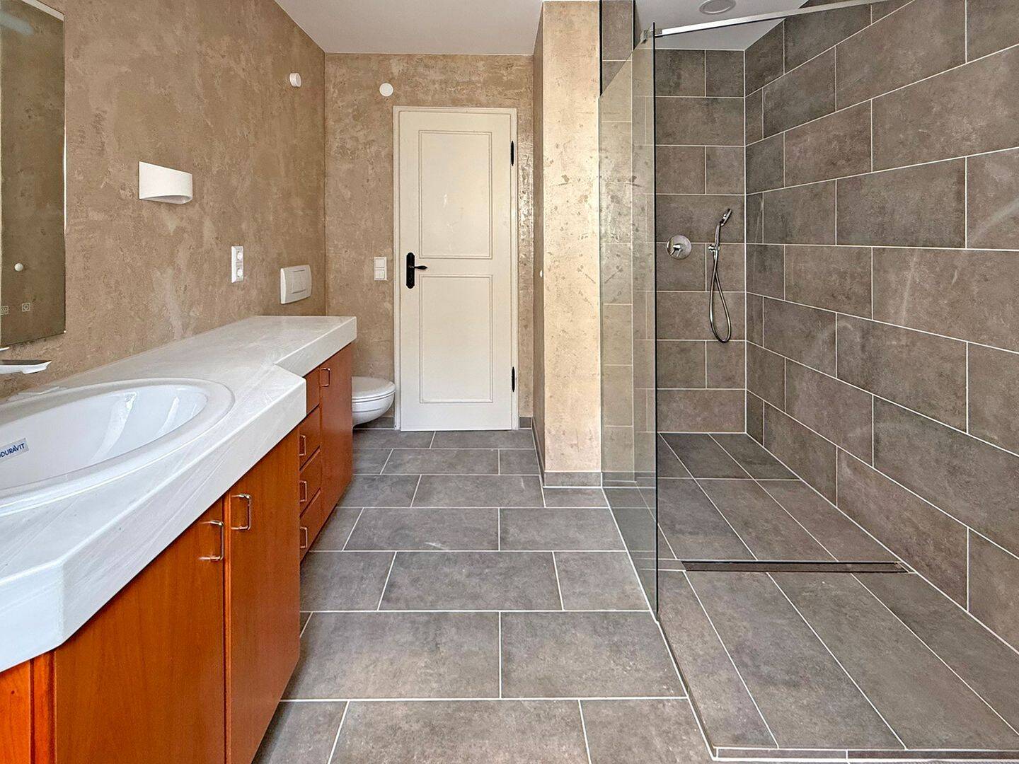 Property thumbnail 9