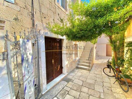 Studio zur Miete 900 € 1 Zimmer 35 m² 1. Geschoss Trogir