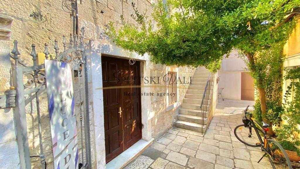 Studio zur Miete 900 € 1 Zimmer 35 m² 1. Geschoss Trogir