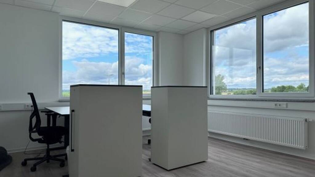 Bürofläche zur Miete - Erstbezug 2.629 € 7 Zimmer 239 m² Bürofläche Oberhinkofen Obertraubling 93083