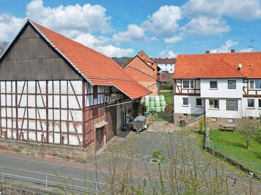 Haus zum Kauf 260.000 € 7 Zimmer 200 m² 2.000 m² Grundstück Elgershausen Schauenburg / Elgershausen 34270