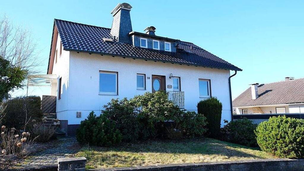 Mehrfamilienhaus zum Kauf 250.000 € 8 Zimmer 183 m² 817 m² Grundstück Wüstfeld Schenklengsfeld 36277