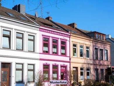 Reihenmittelhaus zum Kauf 35.000 € 130 m² 180 m² Grundstück Lengenfeld Lengenfeld 08485