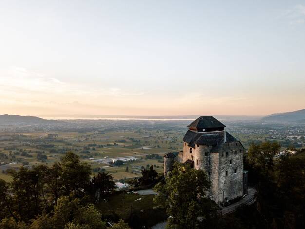 Schloss zum Kauf 489 m² 1.219 m² Grundstück Hohenems 6845
