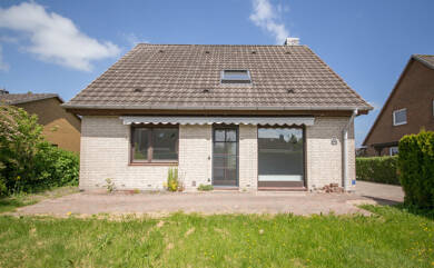 Einfamilienhaus zum Kauf 330.000 € 5 Zimmer 126 m² 607 m² Grundstück Satrup Mitttelangeln 24986