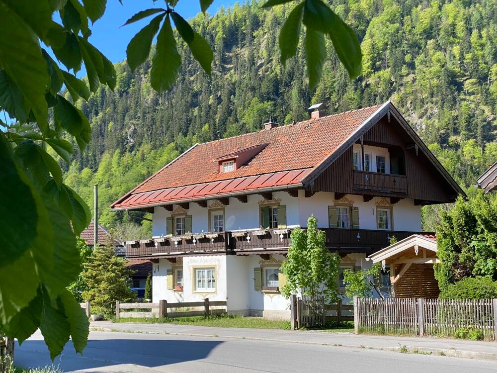 Mehrfamilienhaus zum Kauf 849.000 € 15 Zimmer 310 m²<br/>Wohnfläche 640 m²<br/>Grundstück Bayrischzell 83735