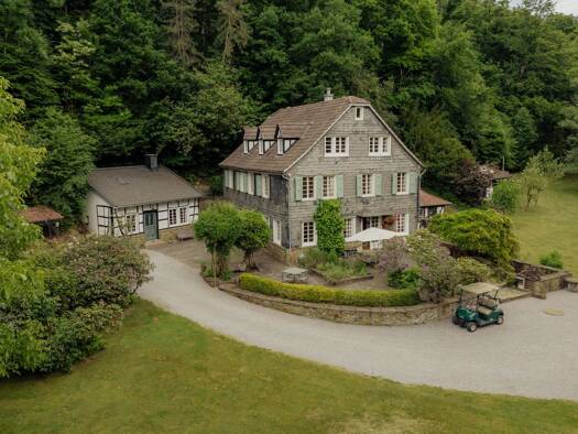Villa zum Kauf 2.500.000 € 10 Zimmer 360 m² 20.000 m² Grundstück Haan 42781