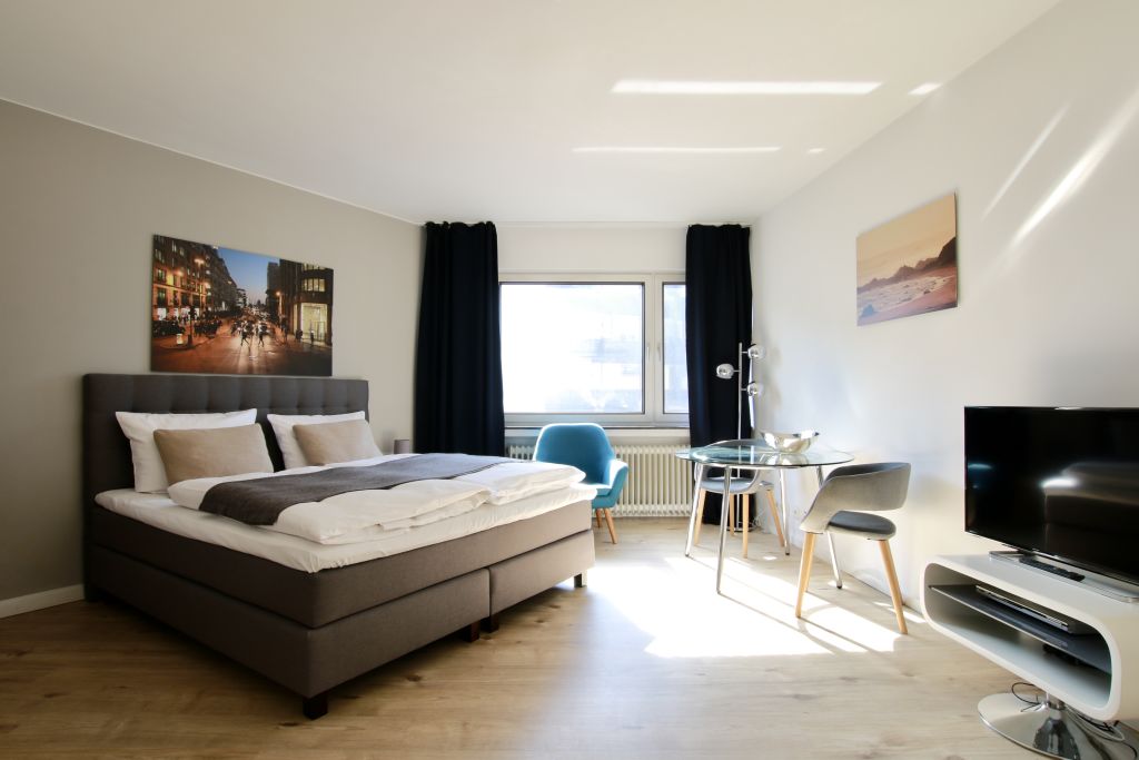 Wohnung zur Miete Wohnen auf Zeit 2.231 € 1 Zimmer 32 m²<br/>Wohnfläche 31.12.2024<br/>Verfügbarkeit Pantaleonswall Altstadt - Süd Köln 50676