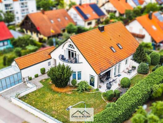 Einfamilienhaus zum Kauf 1.250.000 € 7 Zimmer 250 m² 743 m² Grundstück Neutraubling 93073
