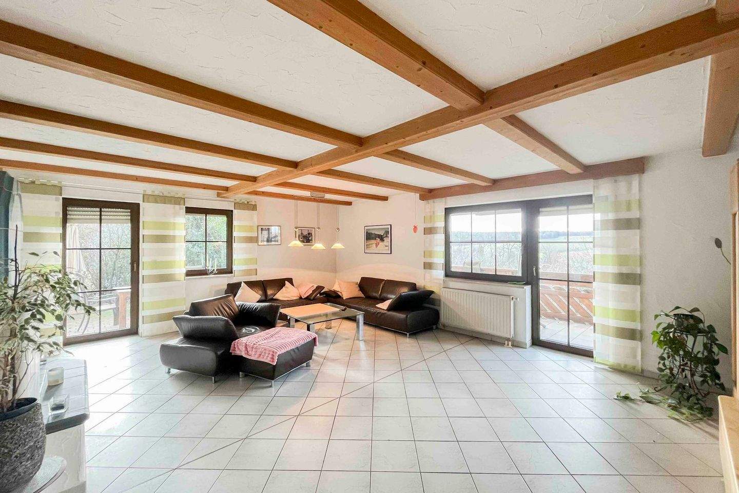 Immobilie in Maroldsweisach - Großzügiges Einfamilienhaus mit Doppelgarage und Blick ins Grüne in Maroldsweisach - Bild 4