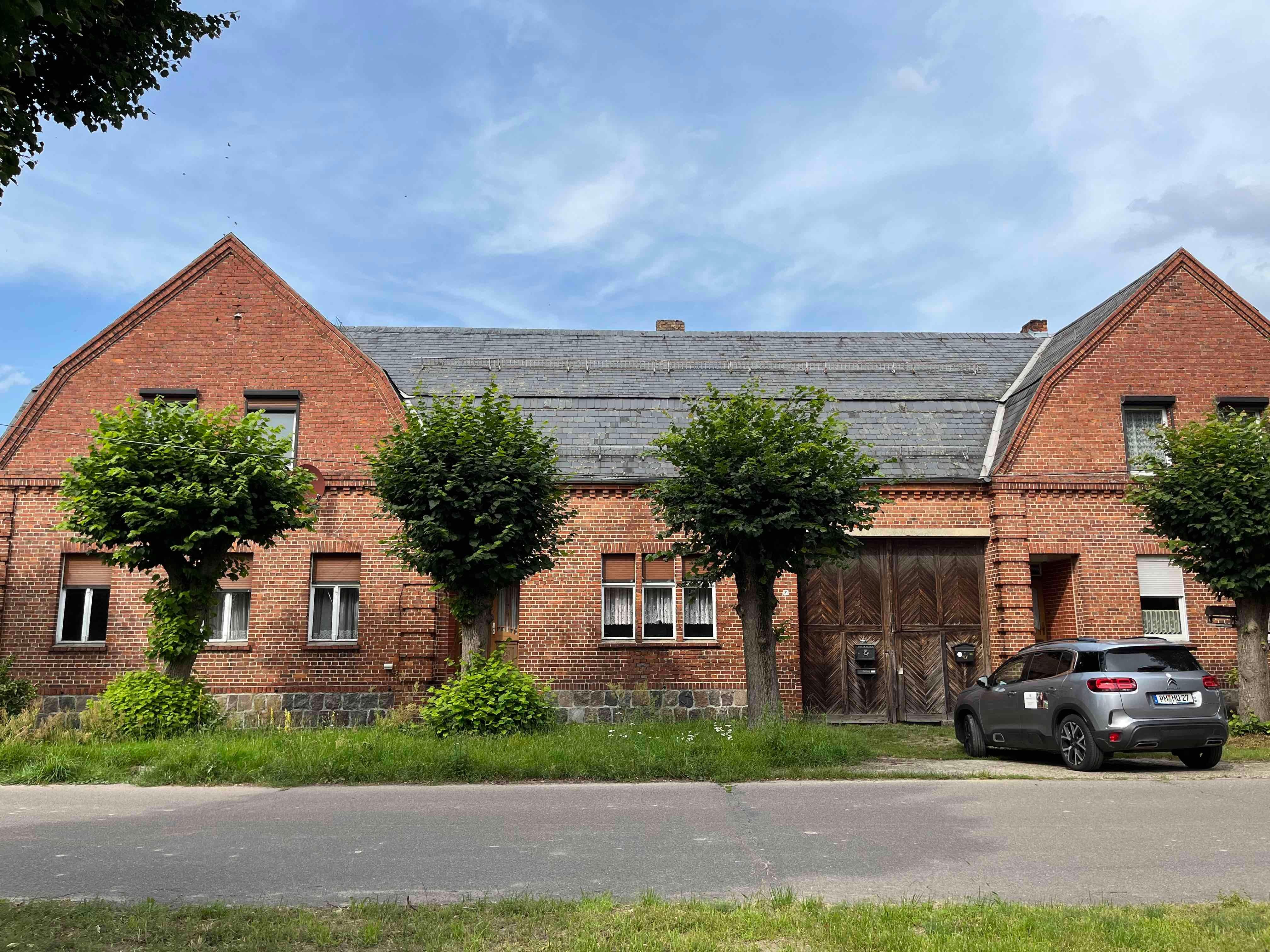 Haus zum Kauf 95.000 € 7,5 Zimmer 220 m²<br/>Wohnfläche 7.833 m²<br/>Grundstück Uenze Plattenburg 19339