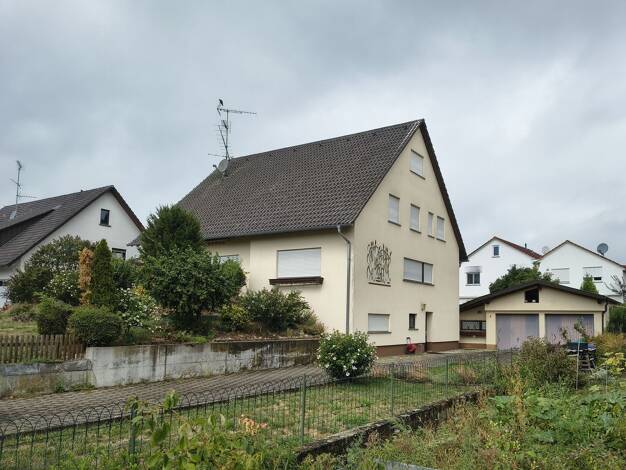 Mehrfamilienhaus zum Kauf 529.000 € 8 Zimmer 200 m² 911 m² Grundstück frei ab sofort Beuren Singen (Hohentwiel) 78224