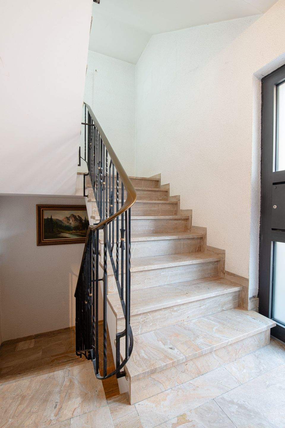 Immobilie in Karlstadt - Wohn-/Geschäftshaus in Karlburg zvk. TOP-Anlage, 6,15% Rendite! - Bild 1